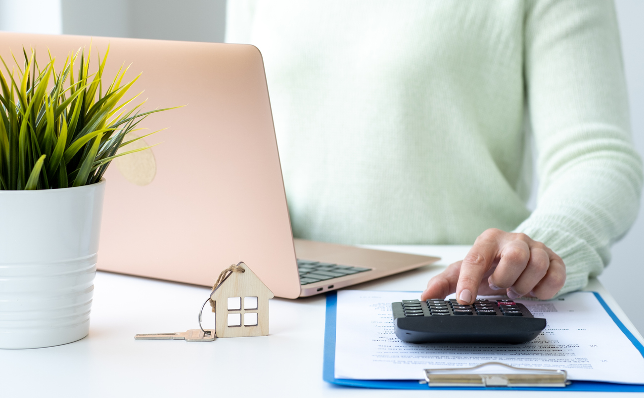 How to Calculate Real Estate Commission in 2026 (With Free Calculator)